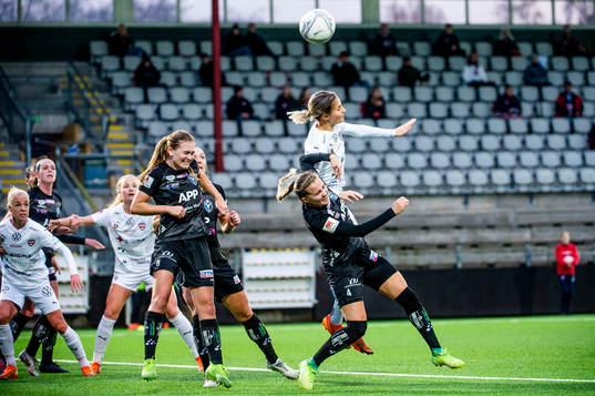 Rosengårds Nathalie Björn mot Växjös Emelie Henriksen,