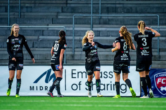 Växjös Signe Holt Andersen i motten jublar