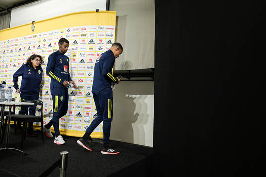 Press officer Ester Kristiansson, Alexander Isak and Robin
