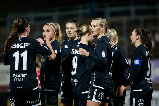 Göteborgs Stina Blackstenius jublar