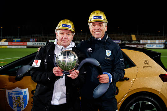 Göteborgs tränare Jörgen Ericsson och Mats Gren  jublar