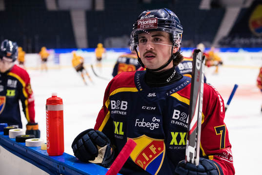 Djurgårdens Robert Nardella med en avbruten klubba