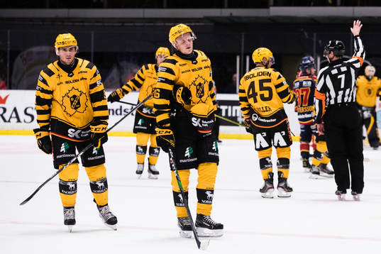 Skellefteås Darren Nowick och Linus Lindström deppar