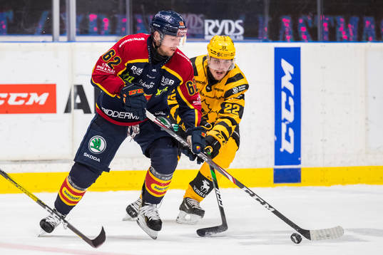 Djurgårdens Manuel Ågren och Skellefteås Jonathan Johnson