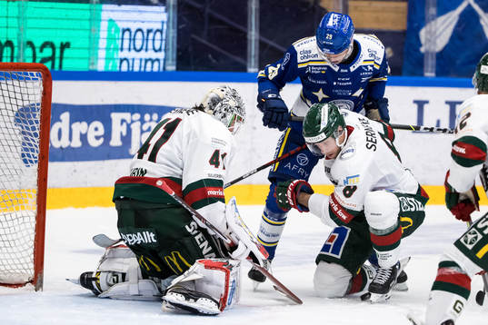 Leksands Emil Heineman och Frölundas Viktor Ekbom framför
