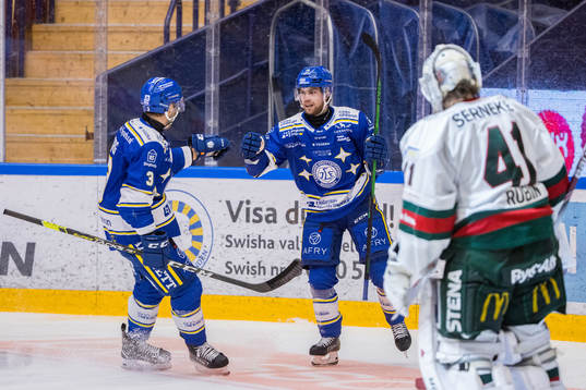 Leksands Oskar Lang jublar med August Berg