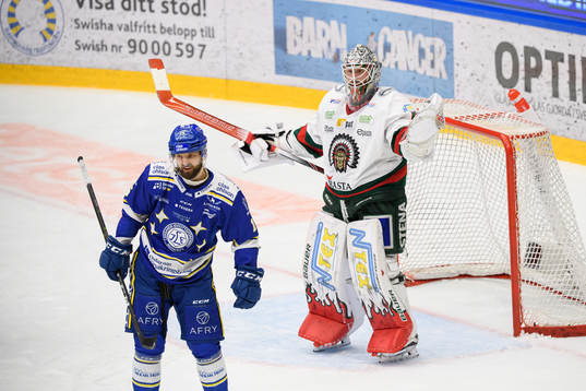 Frölundas målvakt Niklas Rubin reagerar