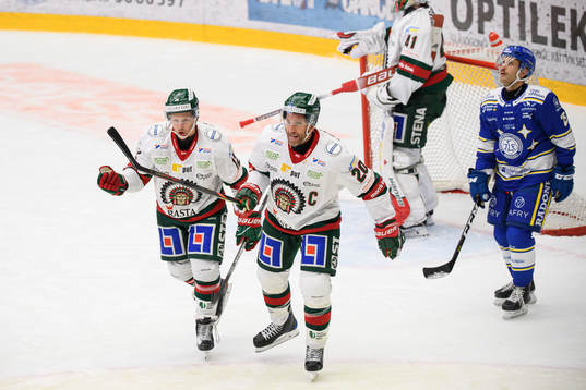 Frölundas Max Friberg och Joel Lundqvist reagerar