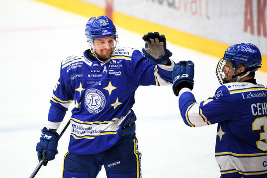 Leksands Jonas Ahnelöv jublar med Peter Cehlarik