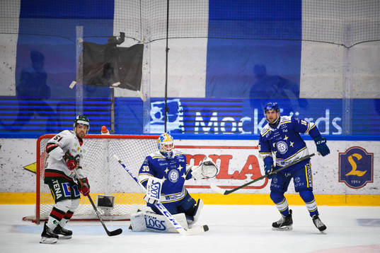 Frölundas Mats Rosseli Olsen oroar framför Leksands