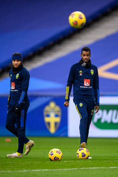 Robin Quaison and Alexander Isak of Sweden