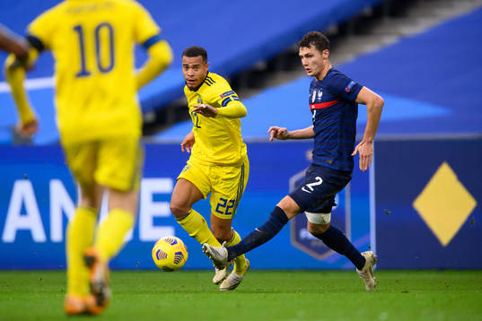 Robin Quaison of Sweden and Benjamin Pavard of France