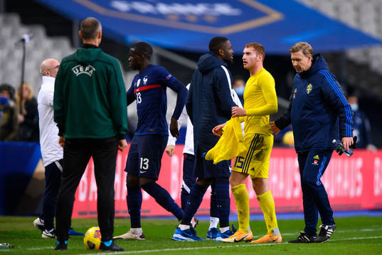 Dejan Kulusevski and Peter Wettergren, head coach of Sweden