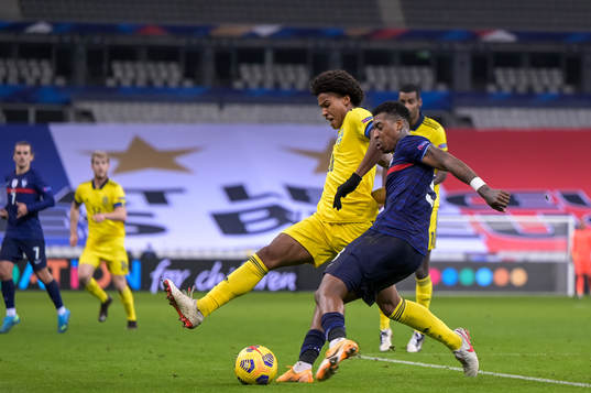 Jens-Lys Cajuste of Sweden and Presnel Kimpembe of France