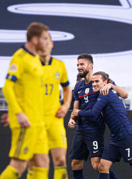 Olivier Giroud and Antoine Griezmann of France celebrate