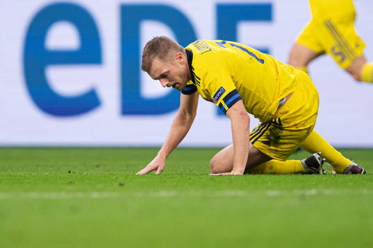 Sebastian Larsson of Sweden looks dejected