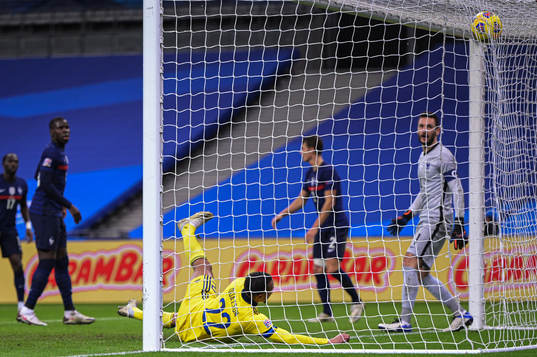 Robin Quaison of Sweden scores the 3-2 goal