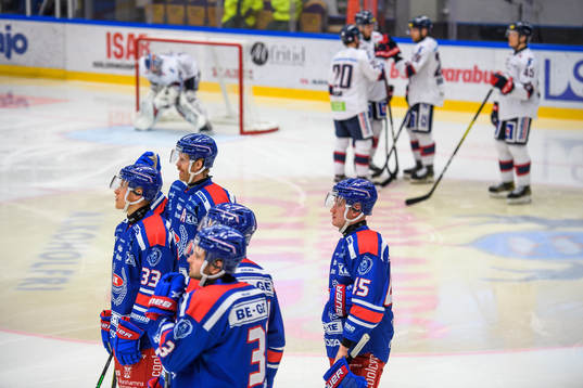 Oskarshamns spelare inväntar en videogranskning