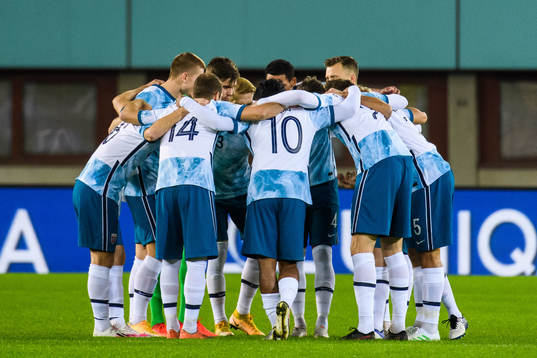 Players of Norway gather