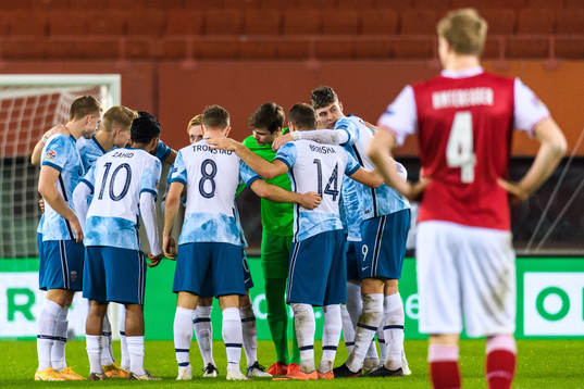 Players of Norway gather