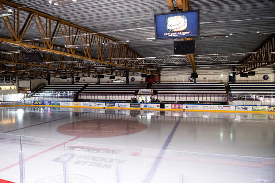 Tomma läktare i Jössarinken