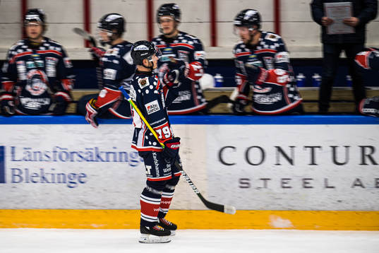 Mörrums Andreas Anarp  jublar med lagkamraterna