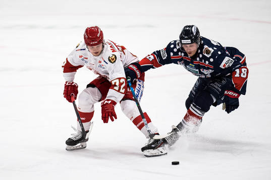 Trojas Jesper Emanuelsson och Mörrums Oscar Holst