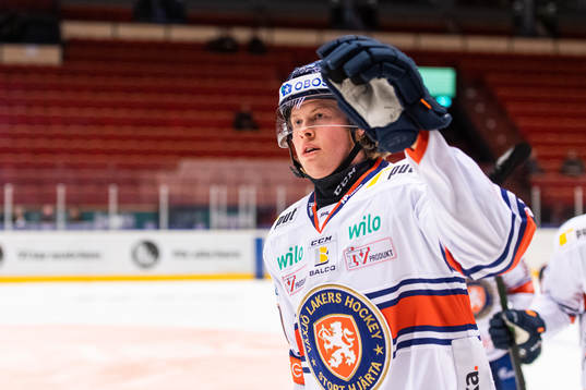 Växjös Fredrik Karlström jublar