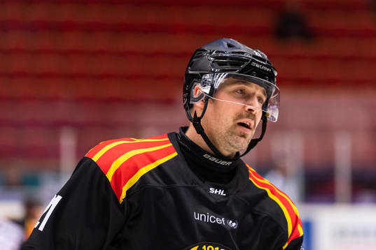 Brynäs Patrik Berglund deppar ishockeymatchen i SHL mellan