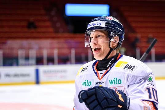 Växjös Richard Gynge jublar