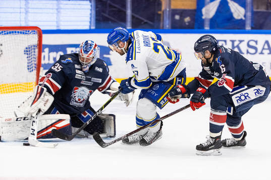 Leksands Marek Hrivík utmanar Linköpings Jarno Kärki och