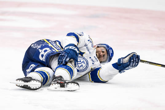 Leksands Carter Camper tar sig mot knät