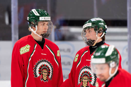 Frölundas Simon Edvinsson och Ludwig Persson innan