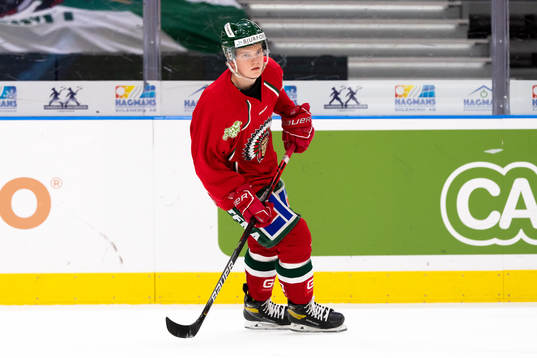 Frölundas Theodor Niederbach innan ishockeymatchen i SHL