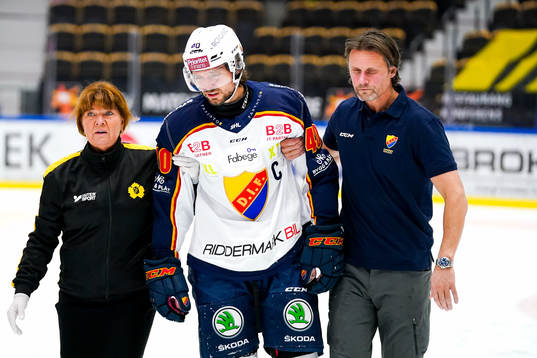 Djurgårdens Jacob Josefson kliver av isen
