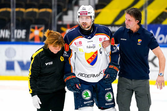 Djurgårdens Jacob Josefson kliver av isen