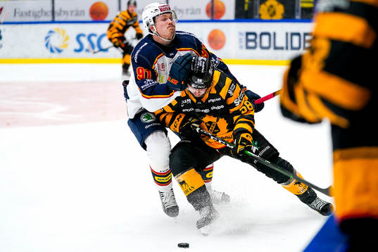 Djurgårdens Linus Andersson och Skellefteås Oskar Nilsson