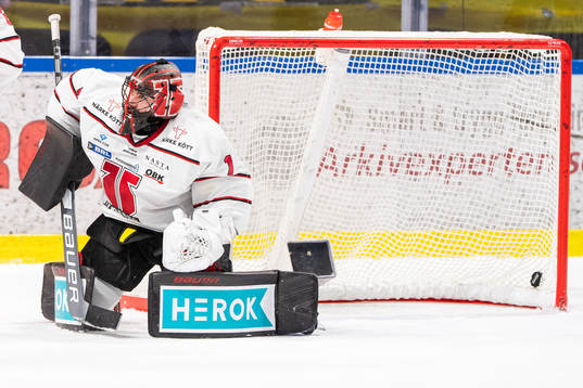 Luleås Juhani Tyrväinen (ej i bild) gör 2-1 bakom