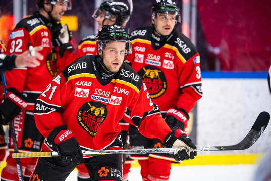 Luleås Juhani Tyrväinen jublar