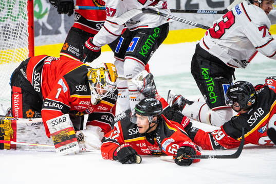 Luleås Karl Fabricius och målvakt Jesper Wallstedt