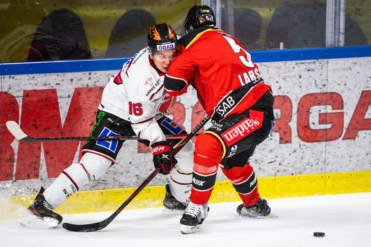 Örebros Lukas Pilö och Luleås Eddie Larsson