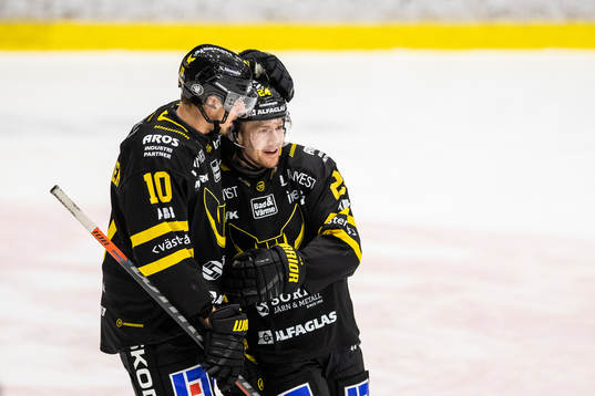 Västerås Joakim Hillding (h) jublar