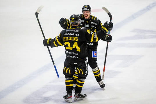 Västerås Joakim Hillding jublar med Johan Ström