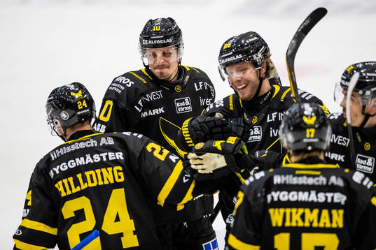 Västerås spelare jublar