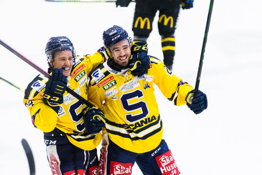 Södertäljes Jacob Dahlström gör 2-5 i öppet mål och