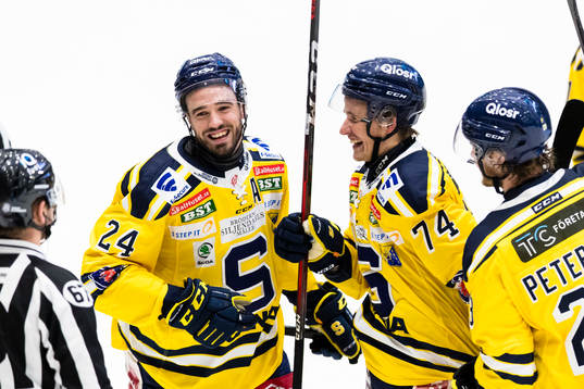 Södertäljes Jacob Dahlström gör 2-5 i öppet mål och