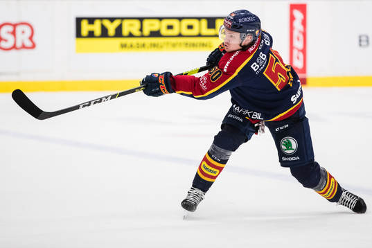 Djurgårdens Tobias Ekberg med ett skott
