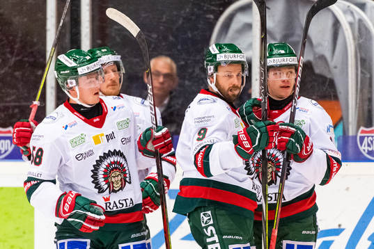 Frölundas Jan Mursak jublar med lagkamrater