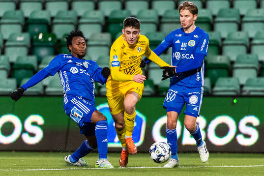 Sundsvalls Abdul-Halik Hudu och Johan Blomberg i kamp om
