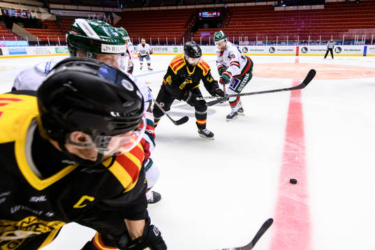 Brynäs Johan Alcén och Frölundas Jesper Sellgren